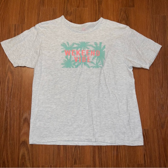 Weekend Vibes Gray Tee - Picture 4 of 5